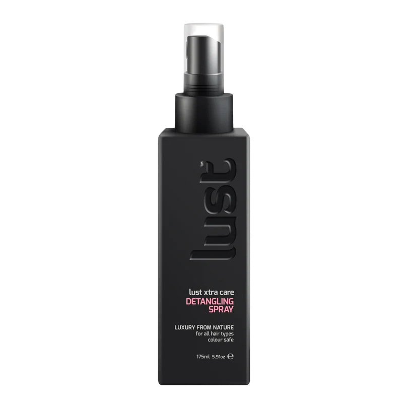 Black detangling spray bottle with 'lusc' branding on a white background